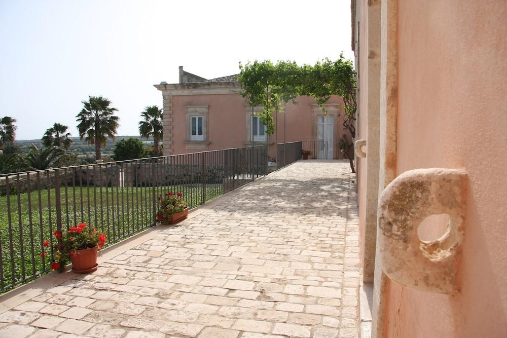 Villa Principe Di Belmonte Ispica Bagian luar foto